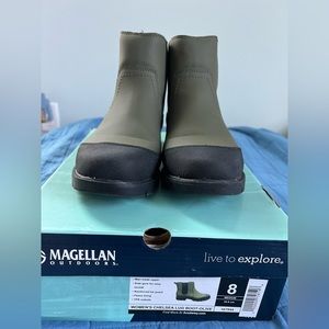 Magellan outdoors women’s Chelsea boot size 8